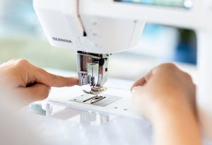 BERNINA b325 – NEUES Modell 2025 - die stylische Einsteigerin (jetzt Vorbestellen)