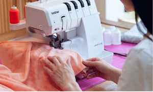 BROTHER - Airflow 3000 mit und ohne Anschiebetisch - Overlock mit Lufteinfädelsystem