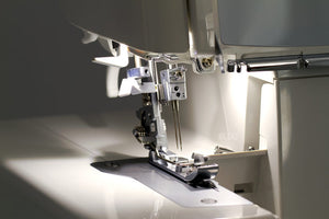 JUKI MO - 2000 QVP mit Lufteinfädler - Overlock